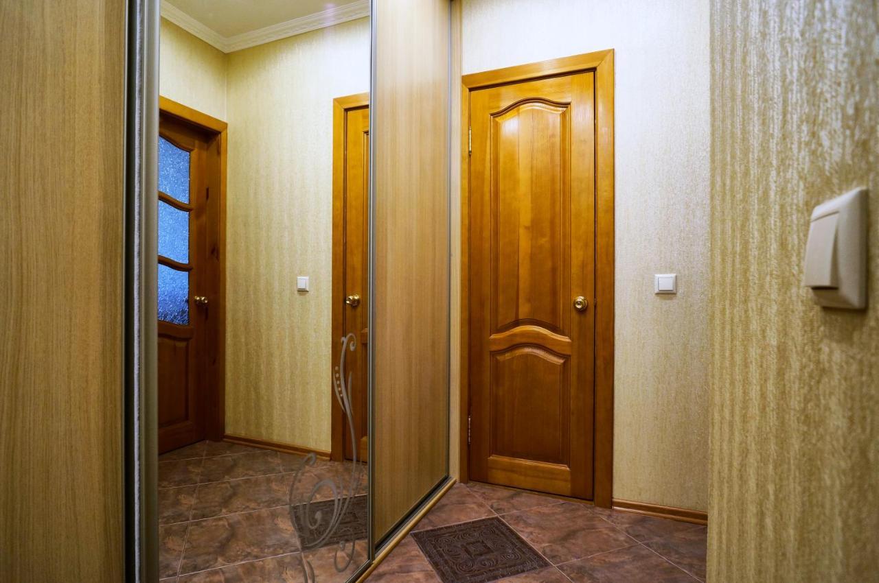 Двухкомнатные апартаменты на Жукова 105 Омск Экстерьер фото